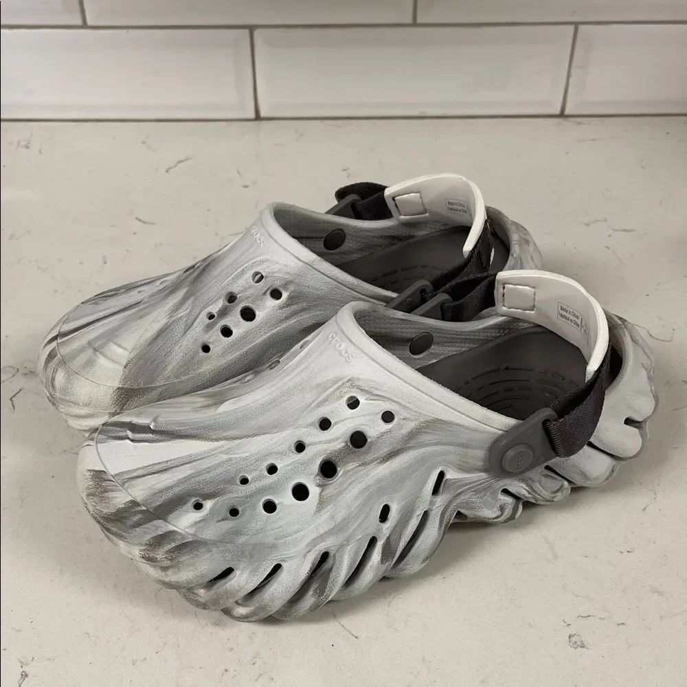 CROCS Echo Marbled Clog Marble Gray and White / Moonlight Clogs Size 8 Junior